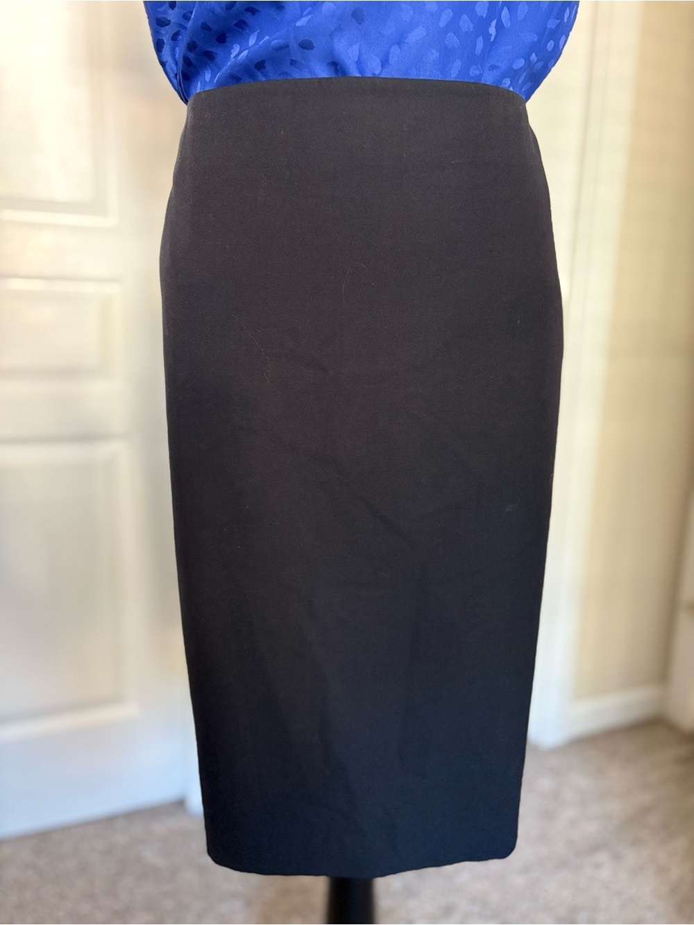 Ann Taylor Black Knee Length Pencil Skirt - Office, Classic, Closet Staple - Picture 4 of 12